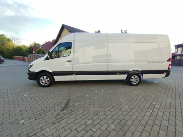 Мерседес Sprinter, объемом двигателя 2.2 л и пробегом 208 тыс. км за 26400 $, фото 1 на Automoto.ua