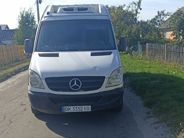 Мерседес Sprinter, объемом двигателя 2.2 л и пробегом 400 тыс. км за 7999 $, фото 1 на Automoto.ua