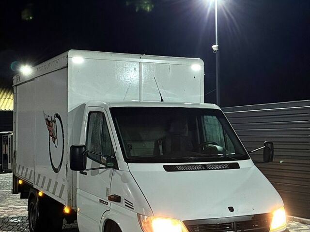 Мерседес Sprinter, об'ємом двигуна 2.7 л та пробігом 380 тис. км за 11800 $, фото 1 на Automoto.ua