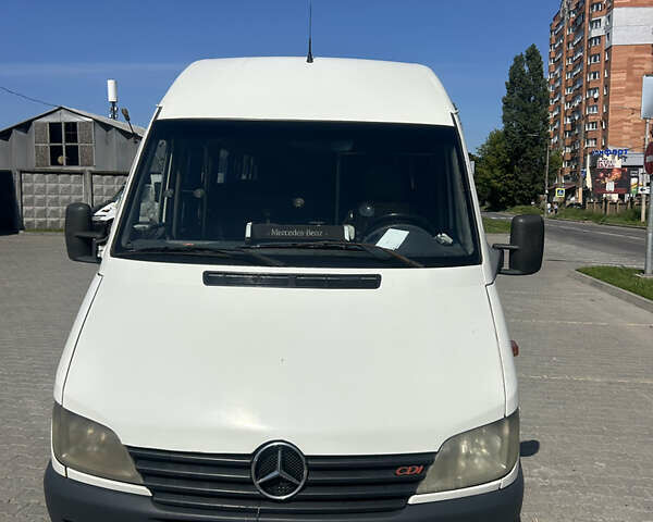 Мерседес Sprinter, объемом двигателя 2.2 л и пробегом 300 тыс. км за 9900 $, фото 1 на Automoto.ua