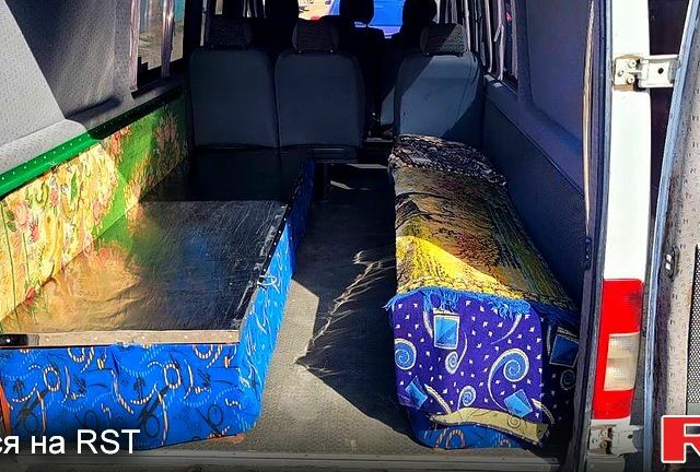 Мерседес Sprinter, объемом двигателя 3 л и пробегом 100 тыс. км за 590 $, фото 1 на Automoto.ua