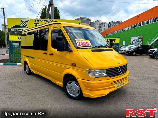 Желтый Мерседес Sprinter, объемом двигателя 2.9 л и пробегом 733 тыс. км за 8900 $, фото 1 на Automoto.ua