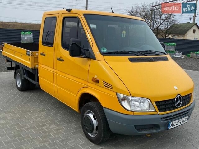 Желтый Мерседес Sprinter, объемом двигателя 2.14 л и пробегом 249 тыс. км за 13600 $, фото 1 на Automoto.ua
