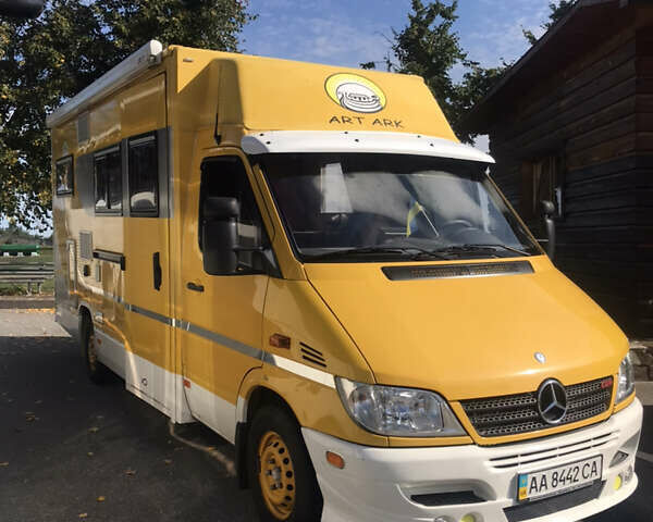 Желтый Мерседес Sprinter, объемом двигателя 2.15 л и пробегом 160 тыс. км за 35000 $, фото 1 на Automoto.ua