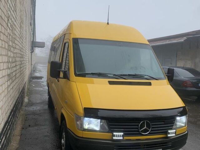 Желтый Мерседес Sprinter, объемом двигателя 2.9 л и пробегом 60 тыс. км за 14500 $, фото 1 на Automoto.ua