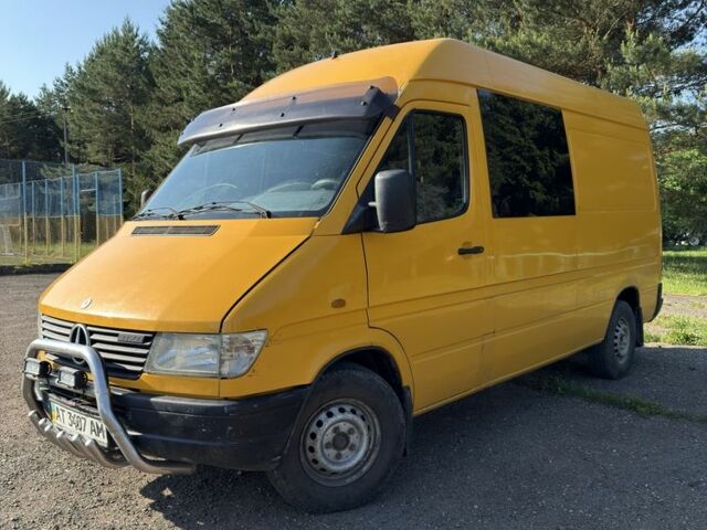 Желтый Мерседес Sprinter, объемом двигателя 2.9 л и пробегом 808 тыс. км за 5200 $, фото 1 на Automoto.ua