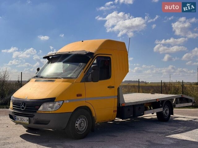 Желтый Мерседес Sprinter, объемом двигателя 2.15 л и пробегом 880 тыс. км за 8500 $, фото 1 на Automoto.ua