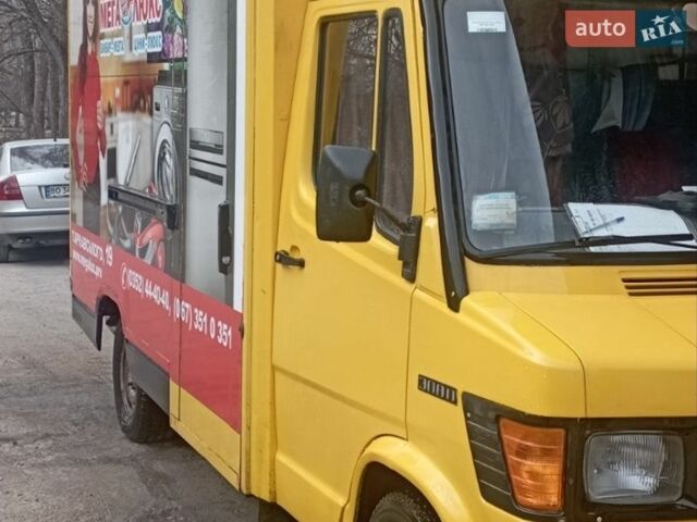 Желтый Мерседес Sprinter, объемом двигателя 2.3 л и пробегом 607 тыс. км за 3000 $, фото 1 на Automoto.ua