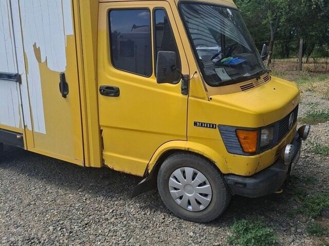 Жовтий Мерседес Sprinter, об'ємом двигуна 2.3 л та пробігом 356 тис. км за 3000 $, фото 1 на Automoto.ua