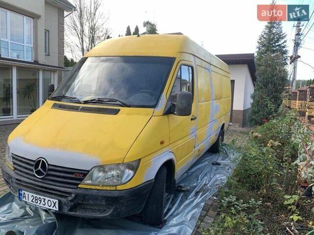 Желтый Мерседес Sprinter, объемом двигателя 2.15 л и пробегом 800 тыс. км за 5700 $, фото 1 на Automoto.ua