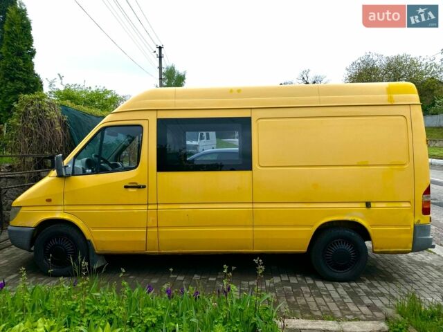 Желтый Мерседес Sprinter, объемом двигателя 2.2 л и пробегом 625 тыс. км за 6400 $, фото 1 на Automoto.ua