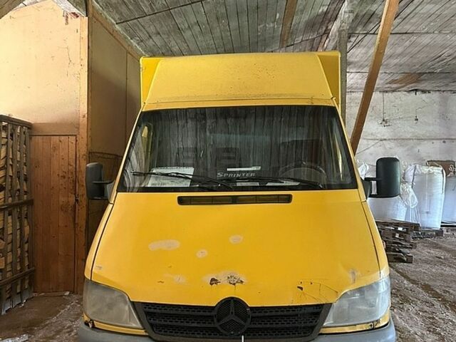 Желтый Мерседес Sprinter, объемом двигателя 2.15 л и пробегом 630 тыс. км за 5000 $, фото 1 на Automoto.ua