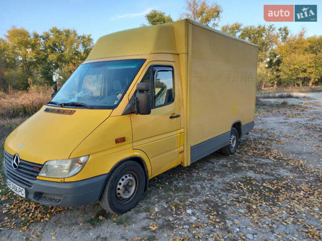 Желтый Мерседес Sprinter, объемом двигателя 2.1 л и пробегом 404 тыс. км за 7600 $, фото 1 на Automoto.ua