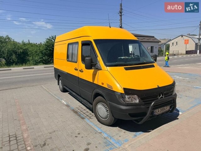 Желтый Мерседес Sprinter, объемом двигателя 2.2 л и пробегом 350 тыс. км за 13500 $, фото 1 на Automoto.ua