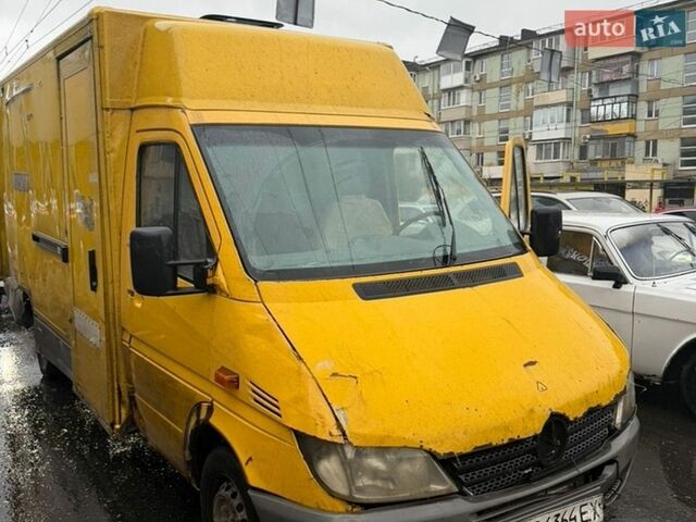 Желтый Мерседес Sprinter, объемом двигателя 2.15 л и пробегом 150 тыс. км за 2350 $, фото 1 на Automoto.ua