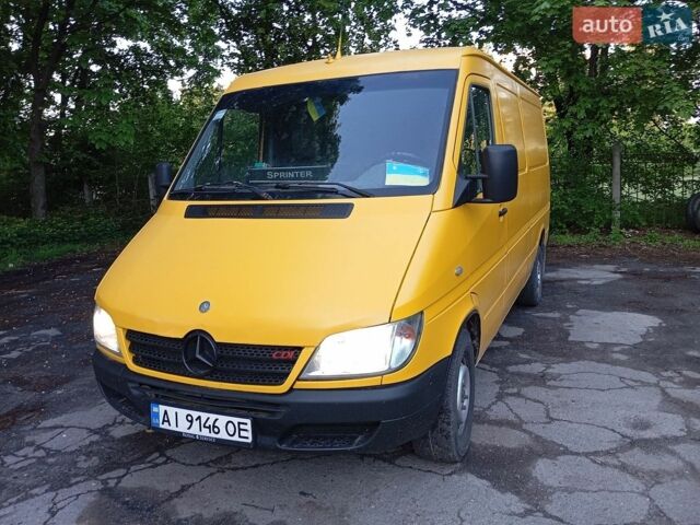 Желтый Мерседес Sprinter, объемом двигателя 2.2 л и пробегом 852 тыс. км за 3999 $, фото 1 на Automoto.ua