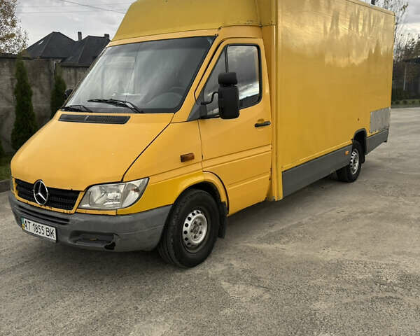 Желтый Мерседес Sprinter, объемом двигателя 2.15 л и пробегом 900 тыс. км за 4600 $, фото 1 на Automoto.ua
