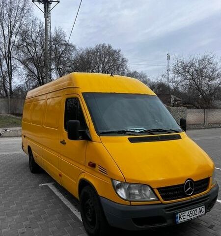 Желтый Мерседес Sprinter, объемом двигателя 2.15 л и пробегом 321 тыс. км за 5700 $, фото 1 на Automoto.ua