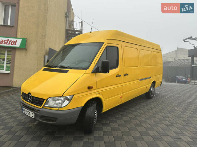 Желтый Мерседес Sprinter, объемом двигателя 2.15 л и пробегом 555 тыс. км за 8000 $, фото 1 на Automoto.ua