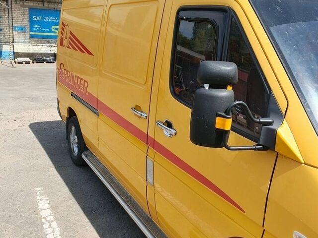 Желтый Мерседес Sprinter, объемом двигателя 2.15 л и пробегом 408 тыс. км за 8023 $, фото 1 на Automoto.ua