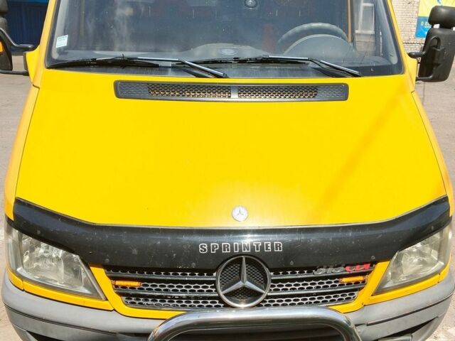 Желтый Мерседес Sprinter, объемом двигателя 2.15 л и пробегом 410 тыс. км за 7550 $, фото 1 на Automoto.ua