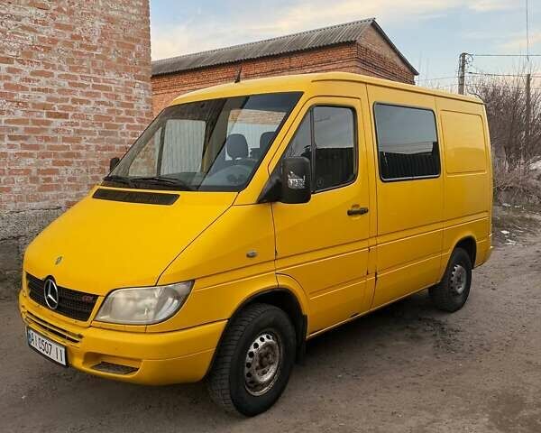 Желтый Мерседес Sprinter, объемом двигателя 2.1 л и пробегом 573 тыс. км за 5700 $, фото 1 на Automoto.ua