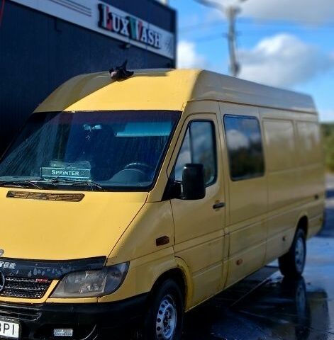 Желтый Мерседес Sprinter, объемом двигателя 2.7 л и пробегом 540 тыс. км за 6800 $, фото 1 на Automoto.ua