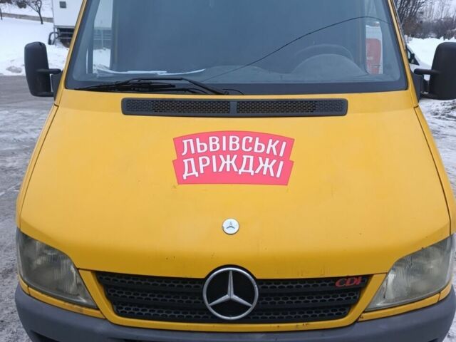 Желтый Мерседес Sprinter, объемом двигателя 2.2 л и пробегом 500 тыс. км за 5500 $, фото 1 на Automoto.ua