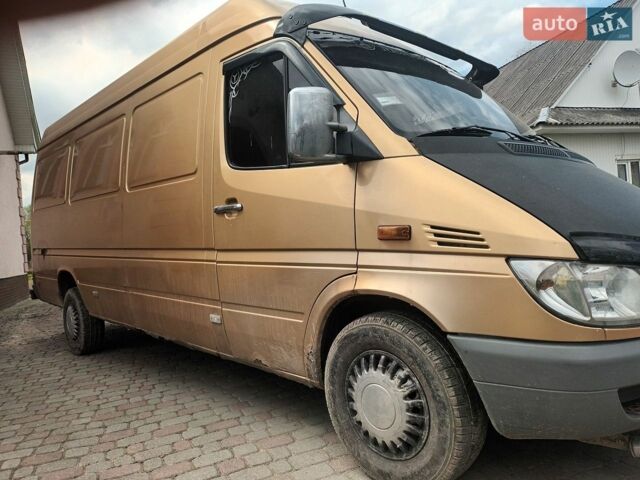 Желтый Мерседес Sprinter, объемом двигателя 2.2 л и пробегом 150 тыс. км за 5000 $, фото 1 на Automoto.ua