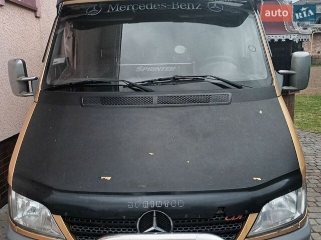 Желтый Мерседес Sprinter, объемом двигателя 2.2 л и пробегом 550 тыс. км за 8000 $, фото 1 на Automoto.ua