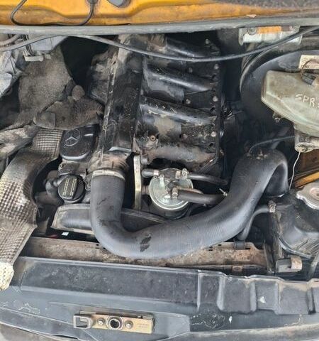 Желтый Мерседес Sprinter, объемом двигателя 2.1 л и пробегом 360 тыс. км за 4200 $, фото 1 на Automoto.ua