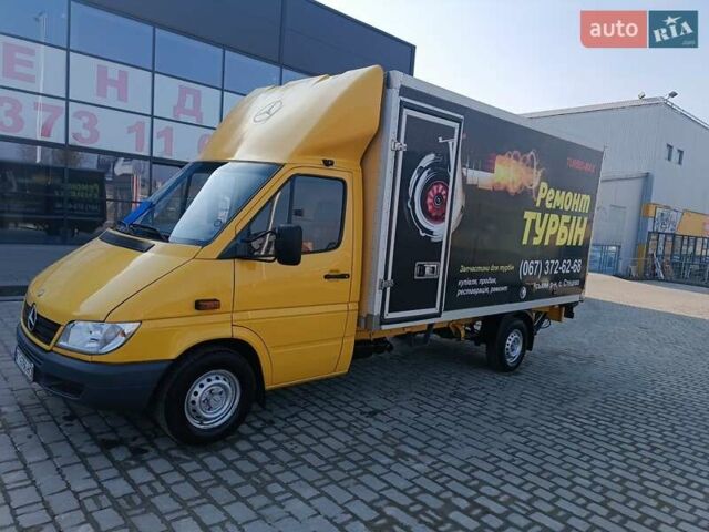 Желтый Мерседес Sprinter, объемом двигателя 2.7 л и пробегом 370 тыс. км за 15600 $, фото 1 на Automoto.ua
