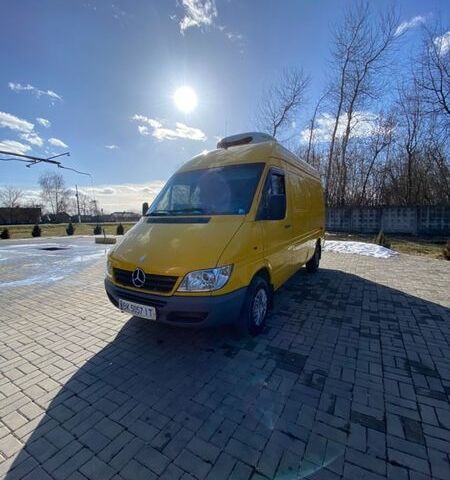 Жовтий Мерседес Sprinter, об'ємом двигуна 0 л та пробігом 300 тис. км за 9500 $, фото 1 на Automoto.ua