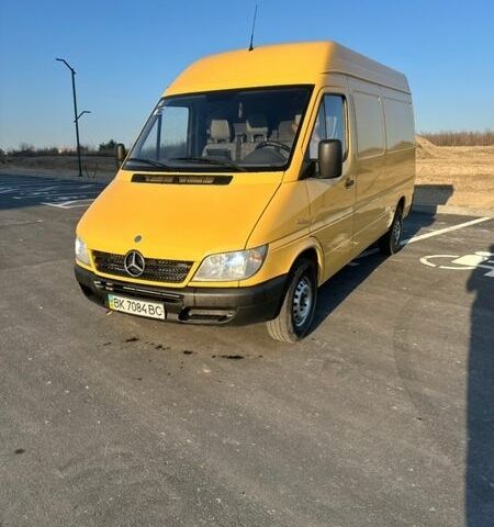Жовтий Мерседес Sprinter, об'ємом двигуна 2.2 л та пробігом 420 тис. км за 11500 $, фото 1 на Automoto.ua