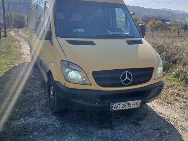 Желтый Мерседес Sprinter, объемом двигателя 3 л и пробегом 480 тыс. км за 11000 $, фото 1 на Automoto.ua