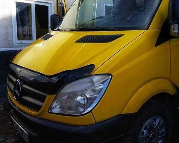 Жовтий Мерседес Sprinter, об'ємом двигуна 2.15 л та пробігом 340 тис. км за 9000 $, фото 1 на Automoto.ua