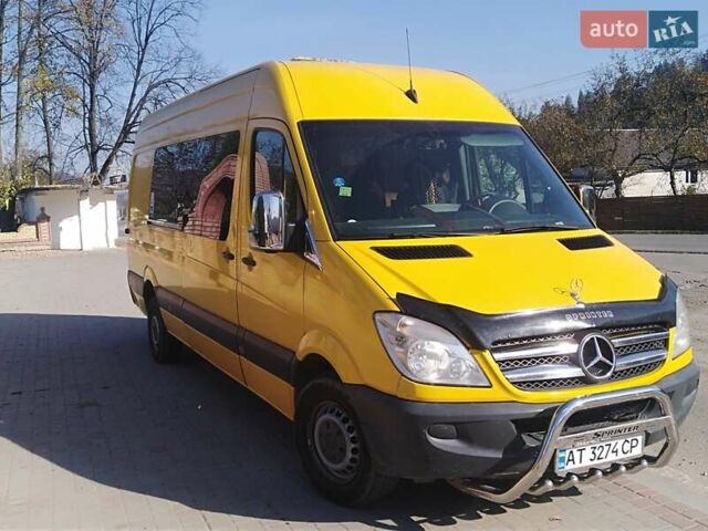 Желтый Мерседес Sprinter, объемом двигателя 2.1 л и пробегом 350 тыс. км за 14000 $, фото 1 на Automoto.ua