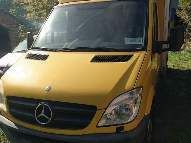 Желтый Мерседес Sprinter, объемом двигателя 2.14 л и пробегом 462 тыс. км за 15000 $, фото 1 на Automoto.ua