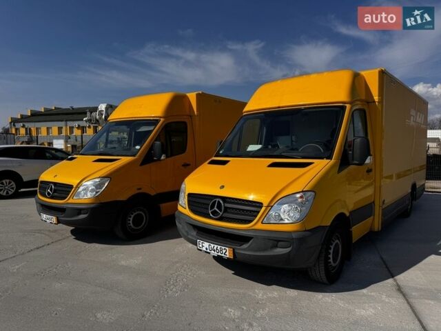Желтый Мерседес Sprinter, объемом двигателя 2.2 л и пробегом 175 тыс. км за 17999 $, фото 1 на Automoto.ua