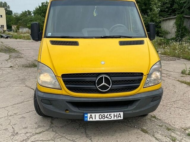 Желтый Мерседес Sprinter, объемом двигателя 2.14 л и пробегом 869 тыс. км за 9500 $, фото 1 на Automoto.ua