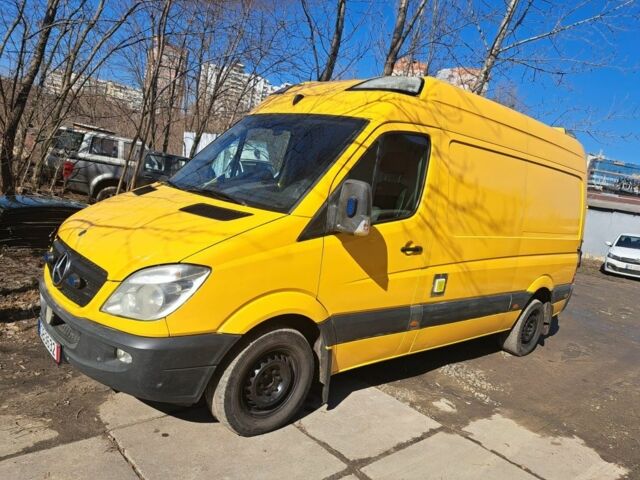 Желтый Мерседес Sprinter, объемом двигателя 2.2 л и пробегом 400 тыс. км за 5500 $, фото 1 на Automoto.ua