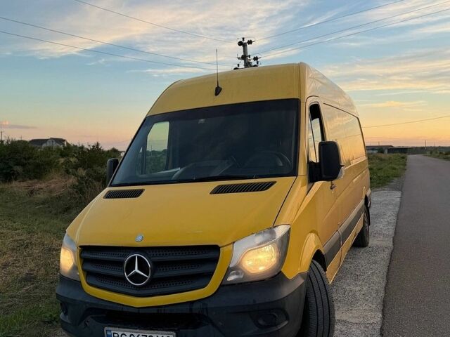 Желтый Мерседес Sprinter, объемом двигателя 2.14 л и пробегом 473 тыс. км за 12500 $, фото 1 на Automoto.ua