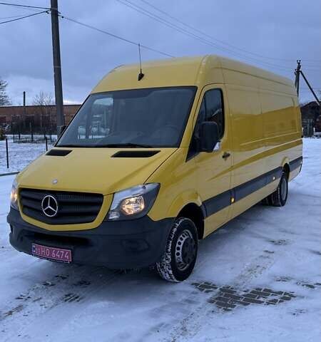 Желтый Мерседес Sprinter, объемом двигателя 2.2 л и пробегом 138 тыс. км за 25000 $, фото 1 на Automoto.ua