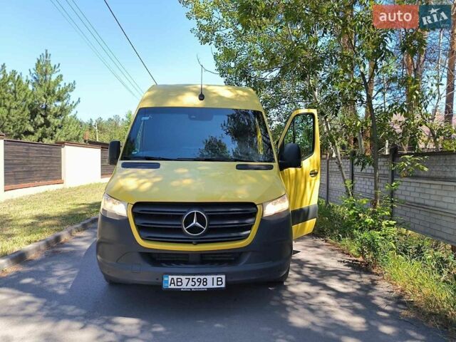 Желтый Мерседес Sprinter, объемом двигателя 2.14 л и пробегом 350 тыс. км за 19800 $, фото 1 на Automoto.ua