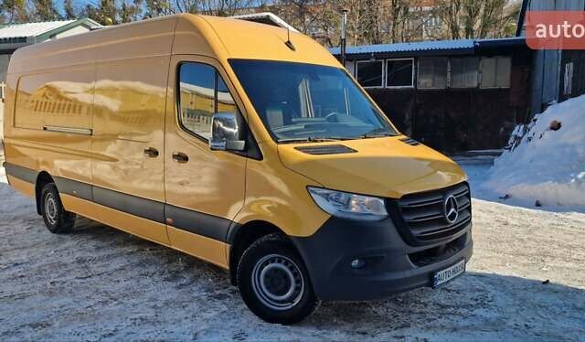 Желтый Мерседес Sprinter, объемом двигателя 3 л и пробегом 331 тыс. км за 38900 $, фото 1 на Automoto.ua