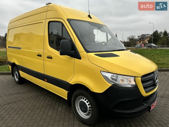 Жовтий Мерседес Sprinter, об'ємом двигуна 1.95 л та пробігом 67 тис. км за 27599 $, фото 1 на Automoto.ua