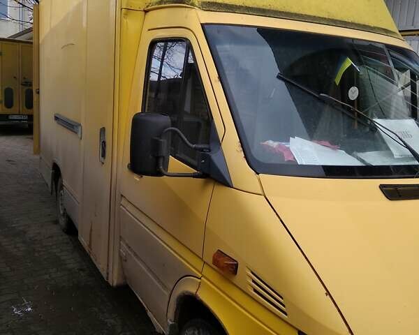 Жовтий Мерседес Sprinter, об'ємом двигуна 2.15 л та пробігом 824 тис. км за 5500 $, фото 1 на Automoto.ua