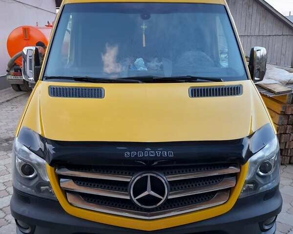 Желтый Мерседес Sprinter, объемом двигателя 3 л и пробегом 382 тыс. км за 32500 $, фото 1 на Automoto.ua