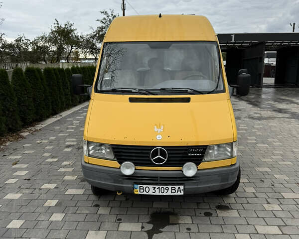 Желтый Мерседес Sprinter, объемом двигателя 2.87 л и пробегом 505 тыс. км за 4500 $, фото 1 на Automoto.ua