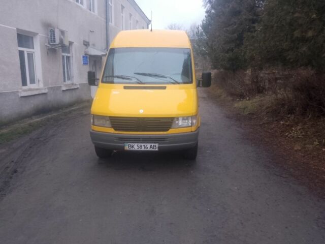Желтый Мерседес Sprinter, объемом двигателя 0 л и пробегом 500 тыс. км за 3999 $, фото 1 на Automoto.ua